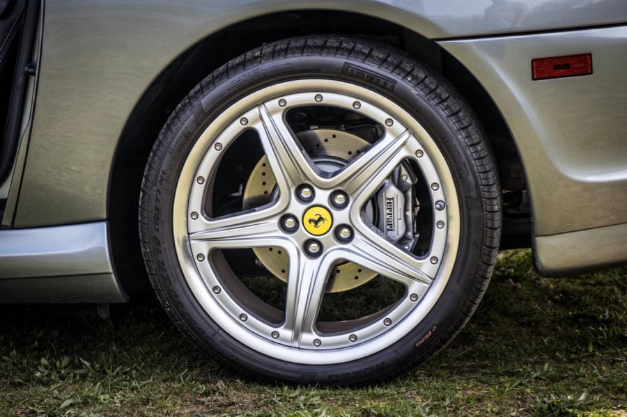 Детали экстерьера Ferrari 575 Superamerica 2005 года  (фото 40 из 79)